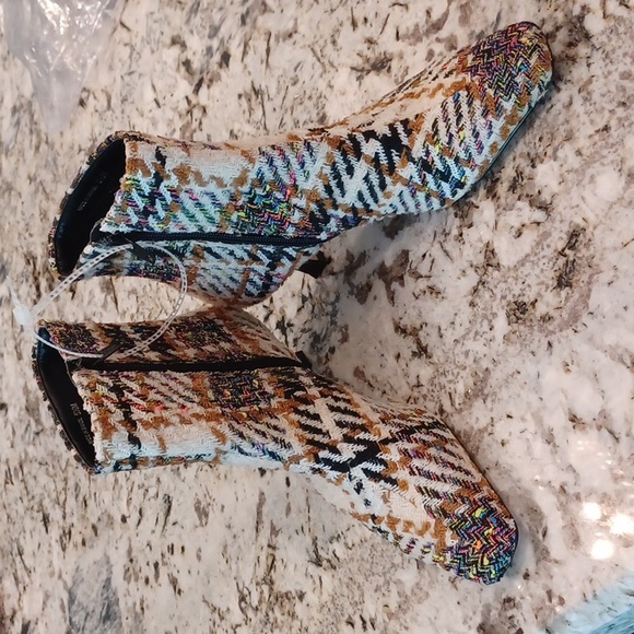 NEW Gianni Bini Women's Palmero Flannel Plaid Snip Toe Kitten Heel booties SZ 5 - Picture 9 of 16